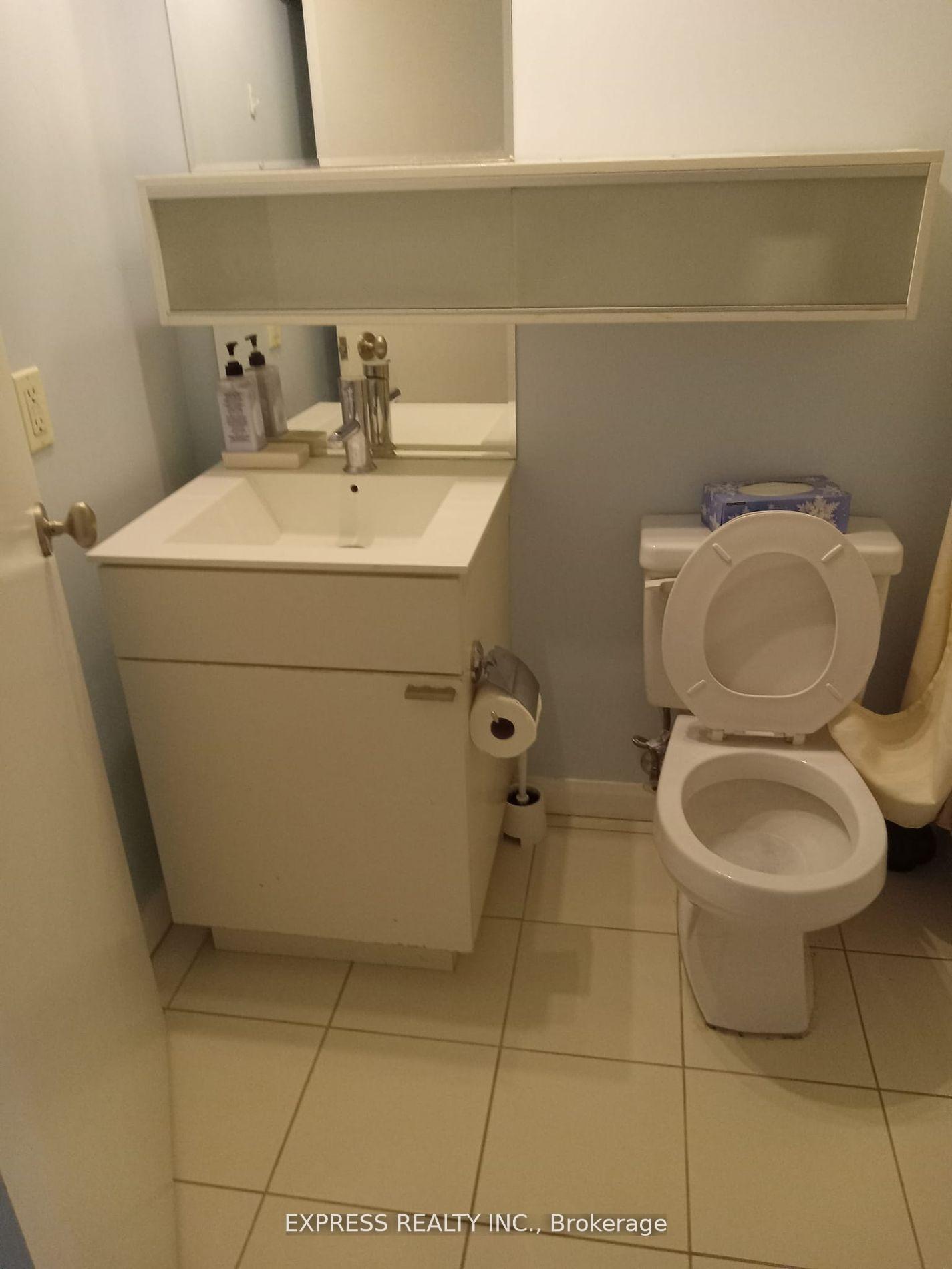 Photo 6 of Unit 930, 111 Elizabeth Street, Toronto, Bay Street Corridor — HOMEH