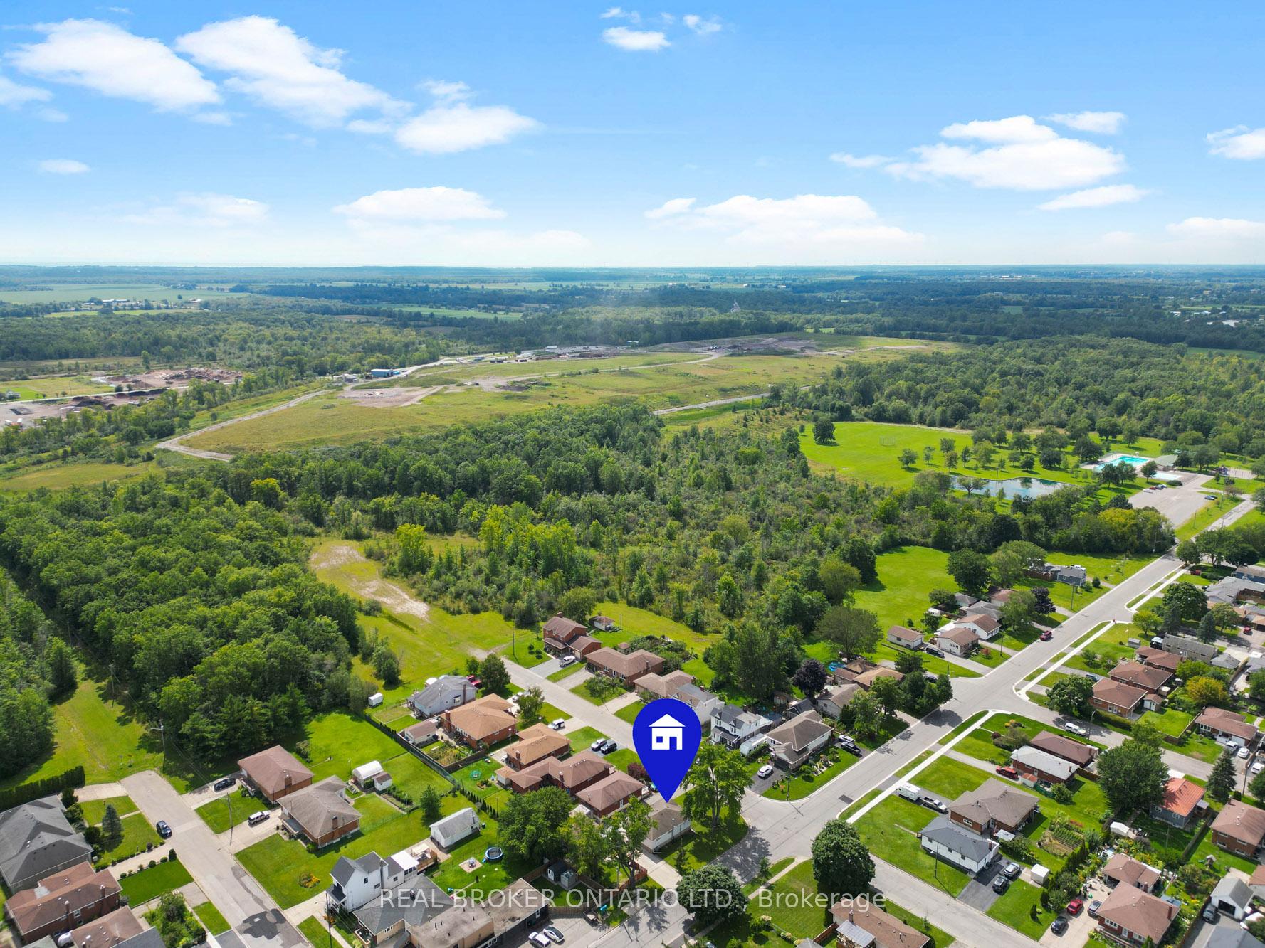 Photo 4 of 307 Kilgour Avenue, Welland, Broadway — HOMEH