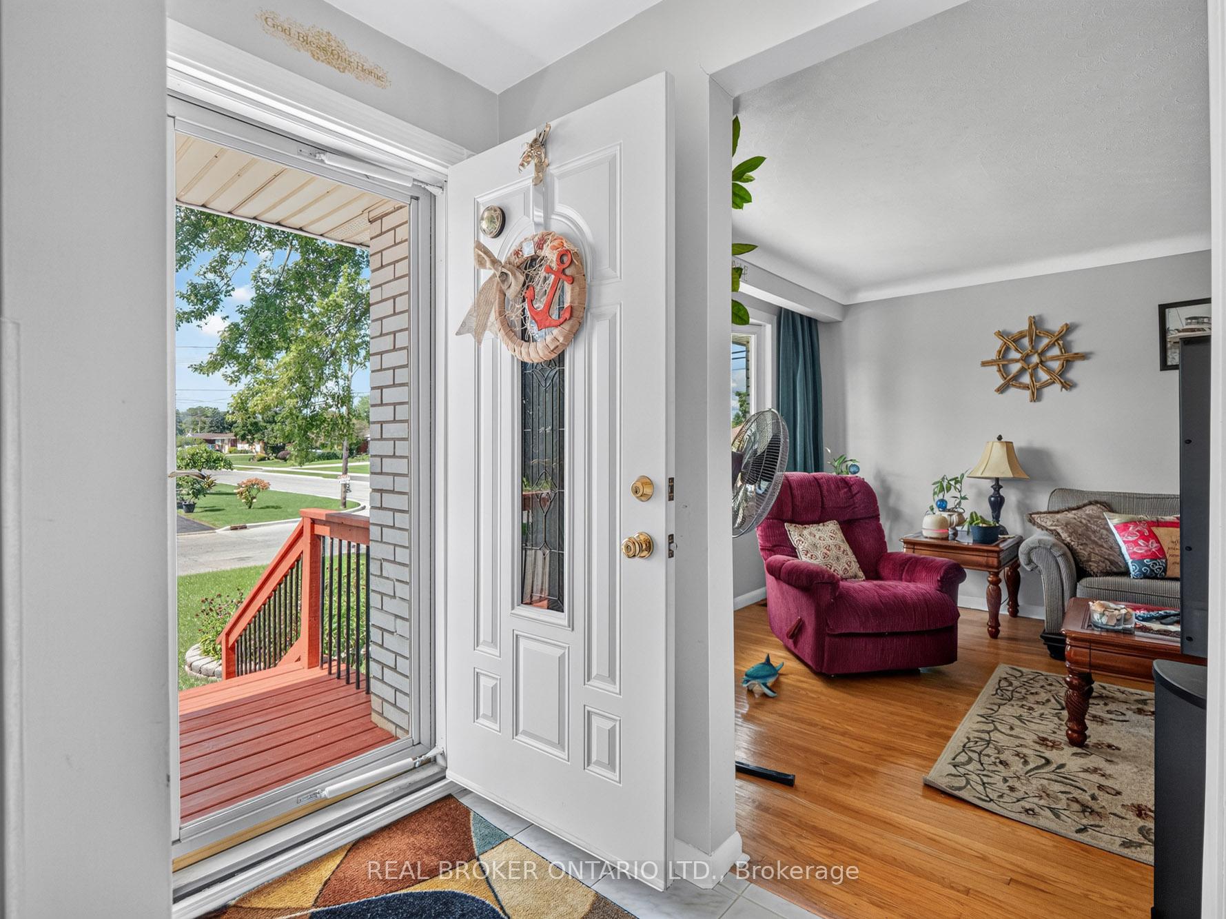 Photo 5 of 307 Kilgour Avenue, Welland, Broadway — HOMEH