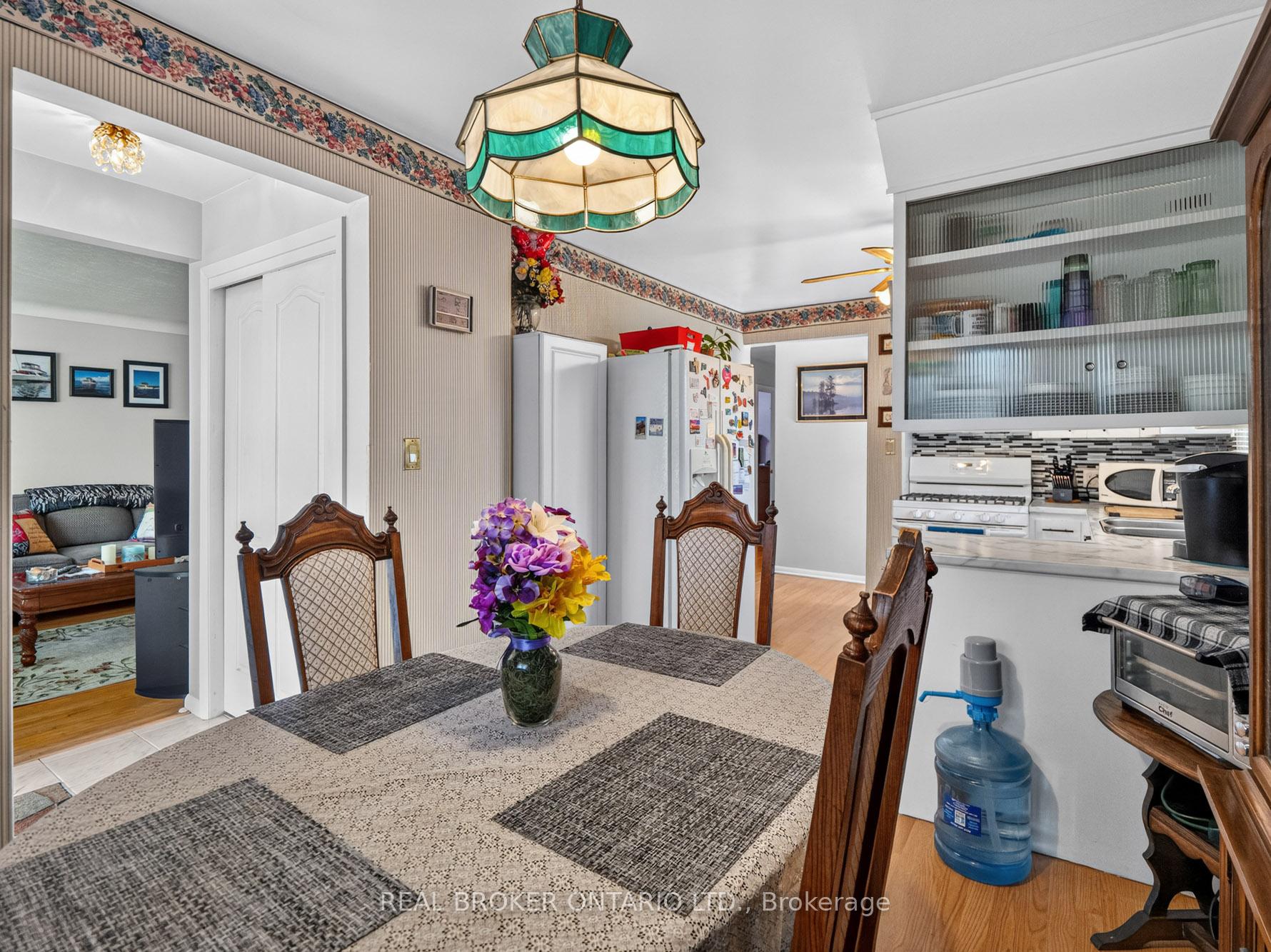 Photo 8 of 307 Kilgour Avenue, Welland, Broadway — HOMEH