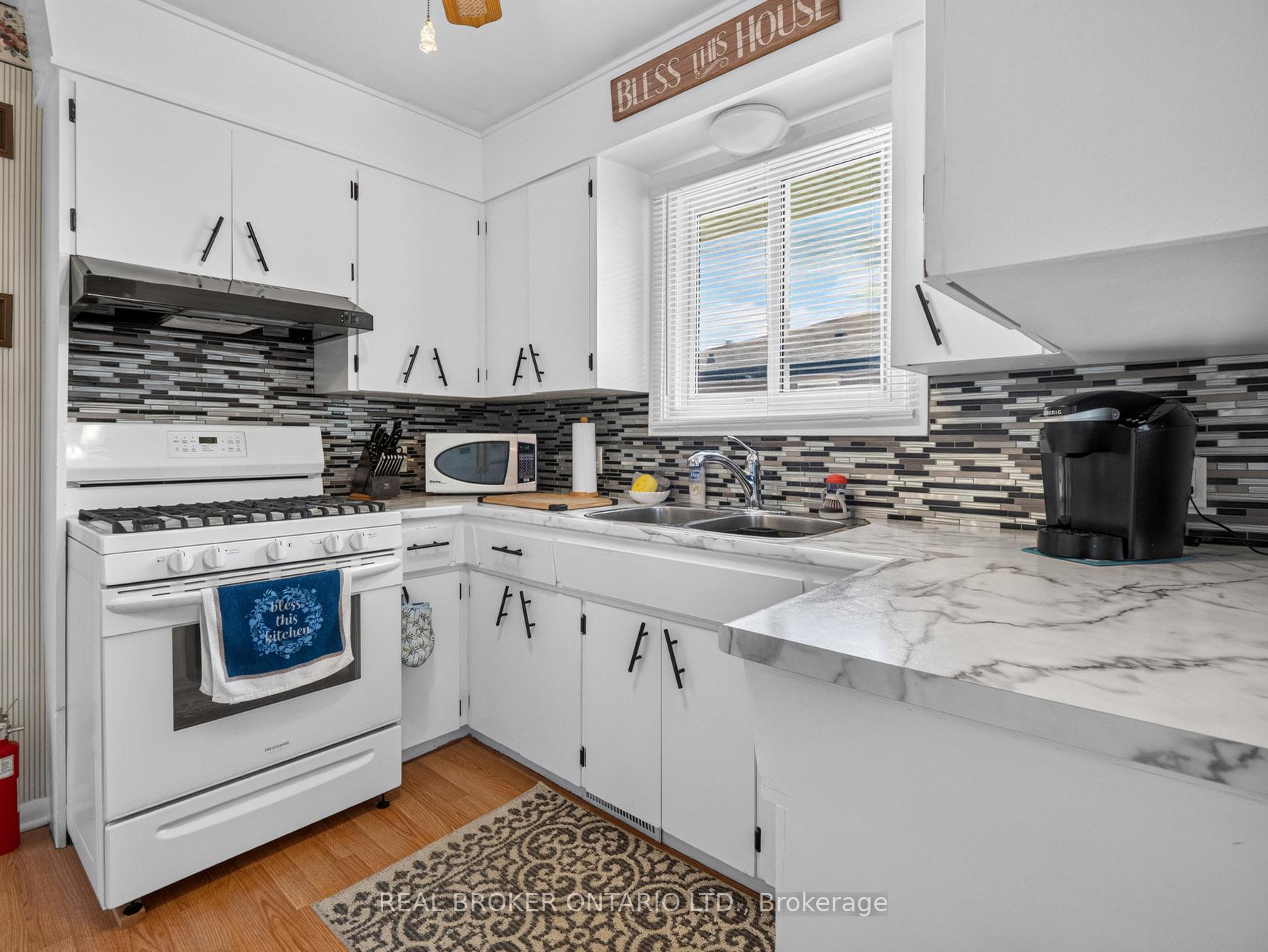 Photo 9 of 307 Kilgour Avenue, Welland, Broadway — HOMEH