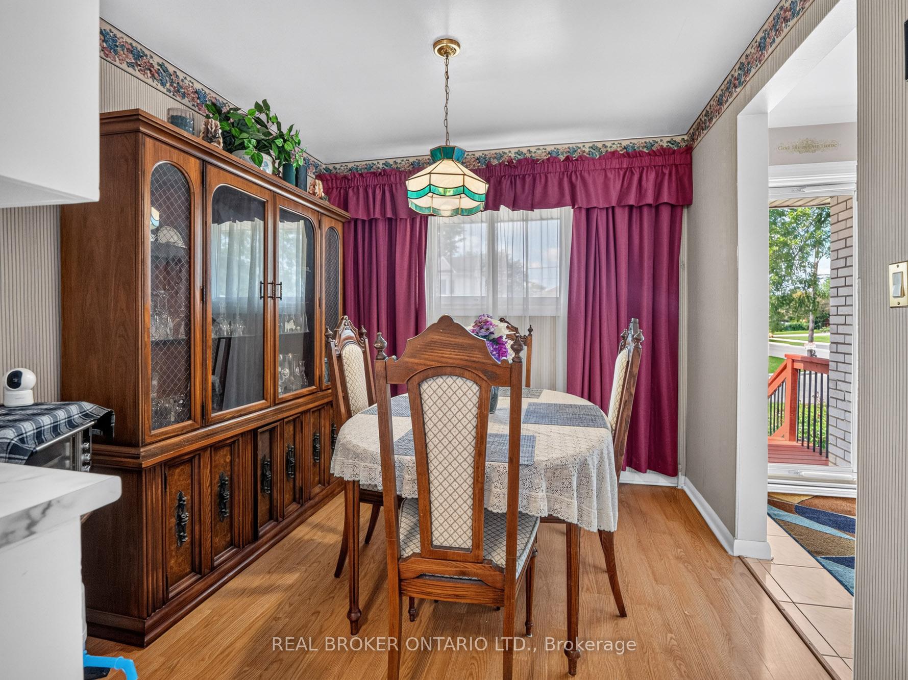 Photo 10 of 307 Kilgour Avenue, Welland, Broadway — HOMEH