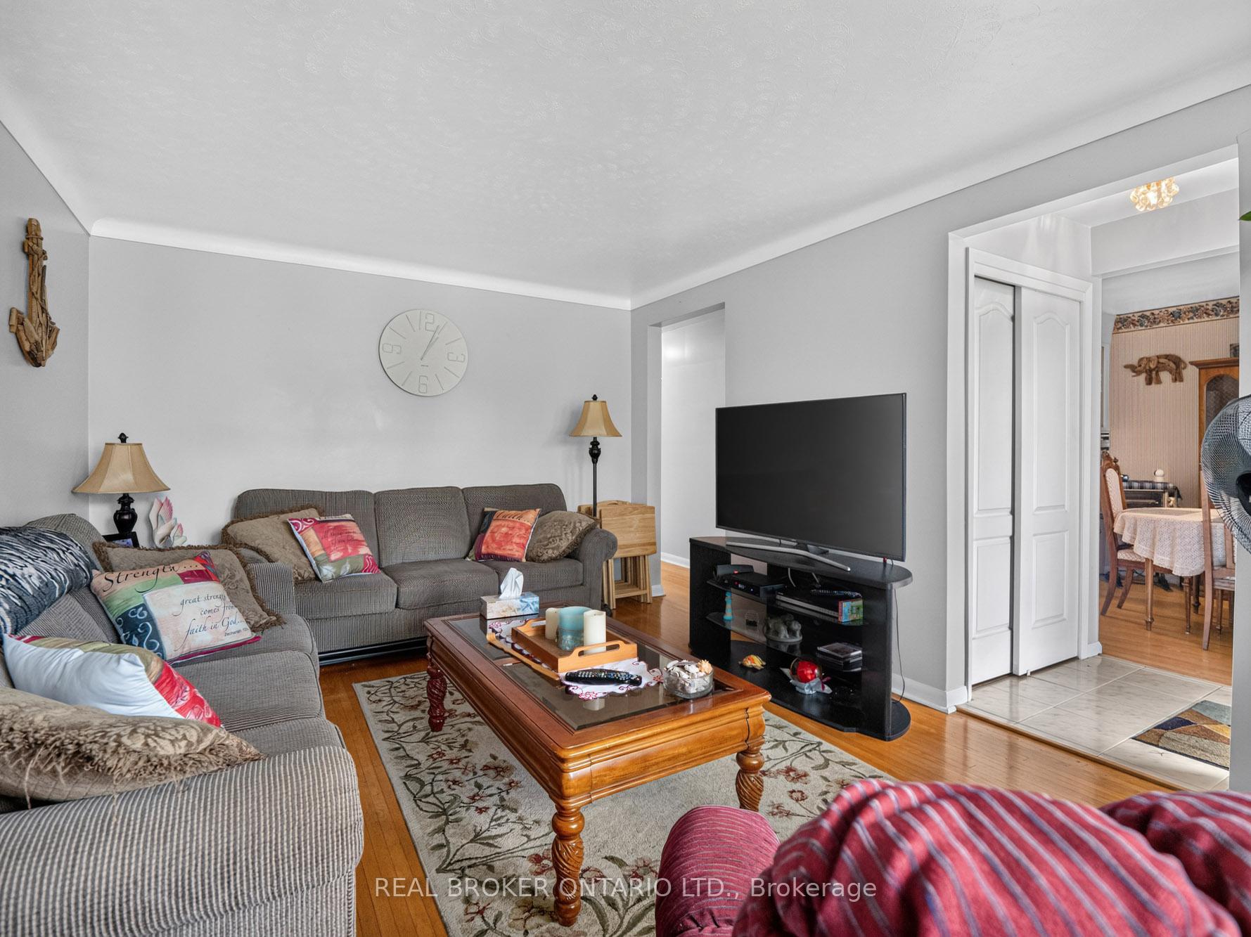 Photo 11 of 307 Kilgour Avenue, Welland, Broadway — HOMEH
