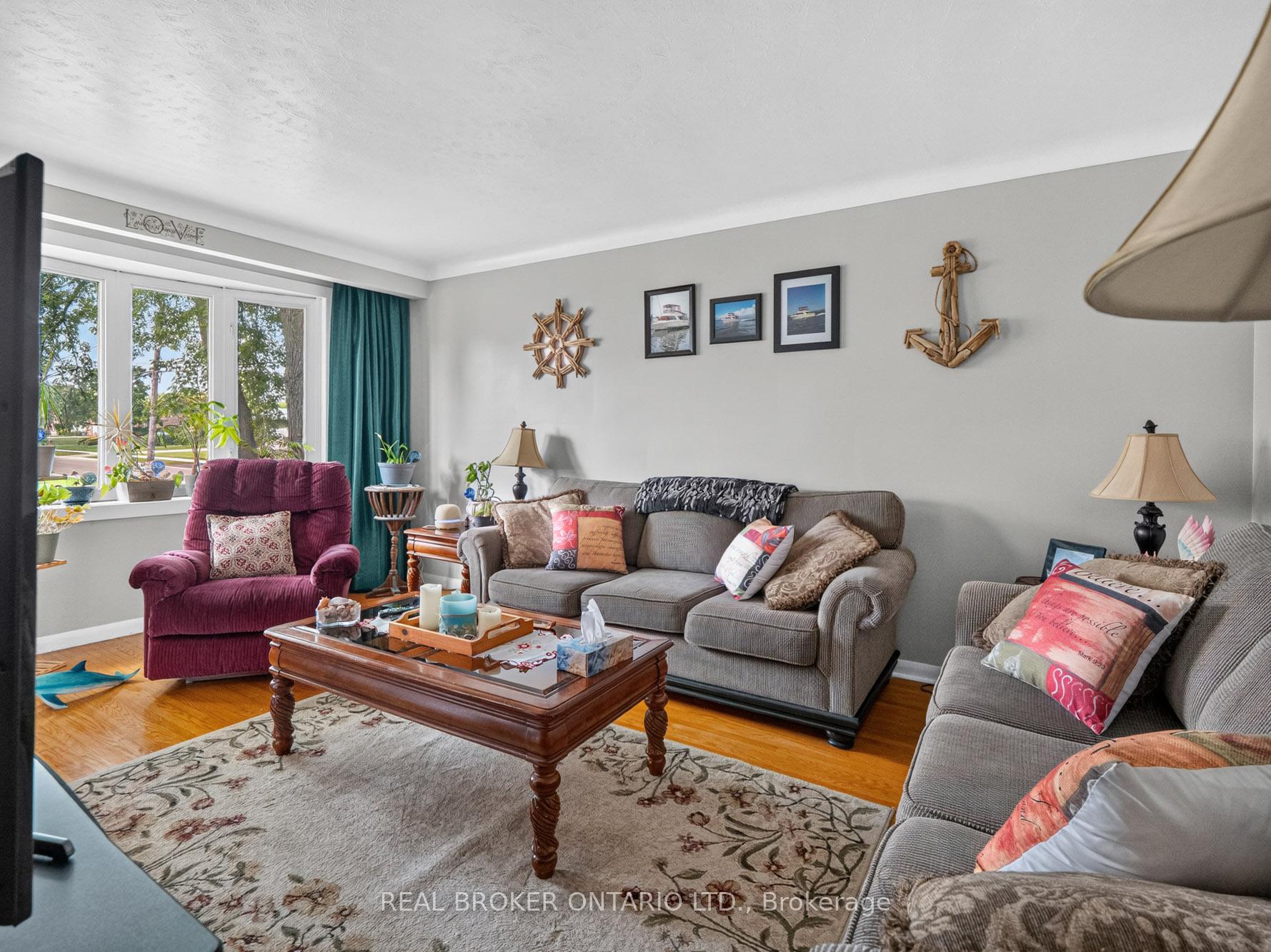 Photo 12 of 307 Kilgour Avenue, Welland, Broadway — HOMEH