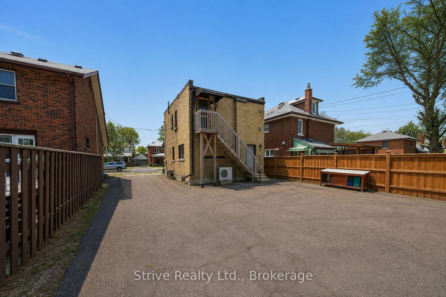 Photo 11 of 18 Mclaughlin Boulevard, Oshawa, McLaughlin — HOMEH