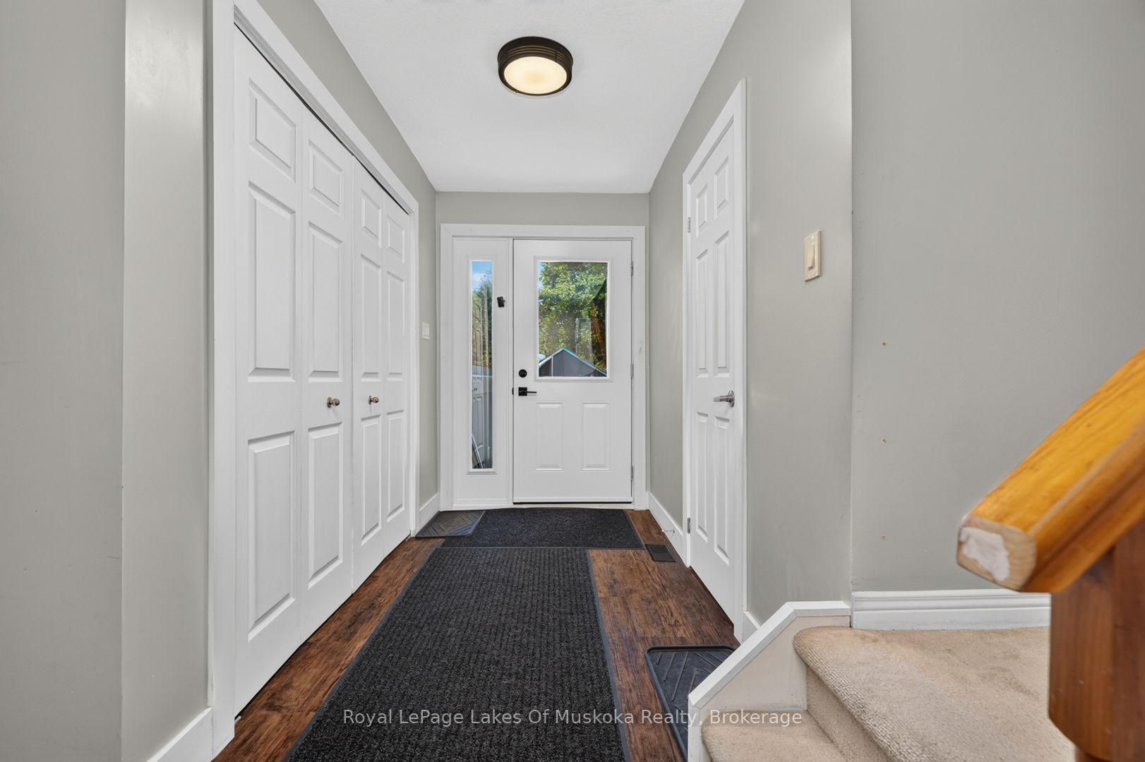 Photo 2 of 570 John Street S, Gravenhurst, Muskoka (S) — HOMEH