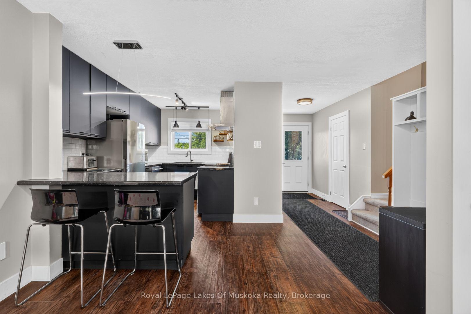 Photo 10 of 570 John Street S, Gravenhurst, Muskoka (S) — HOMEH