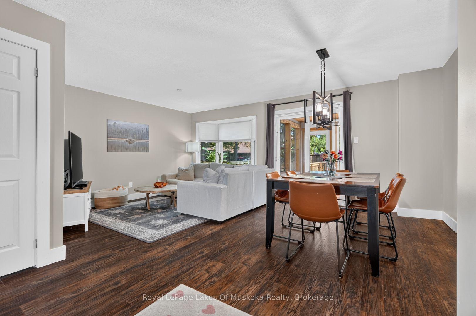 Photo 11 of 570 John Street S, Gravenhurst, Muskoka (S) — HOMEH