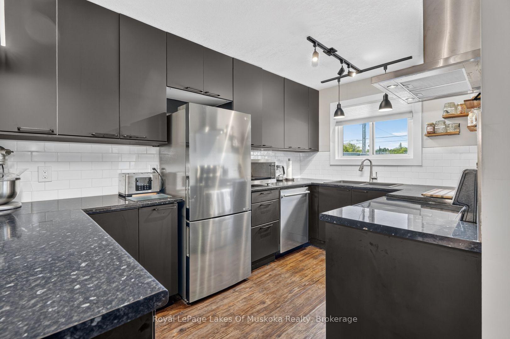 Photo 13 of 570 John Street S, Gravenhurst, Muskoka (S) — HOMEH
