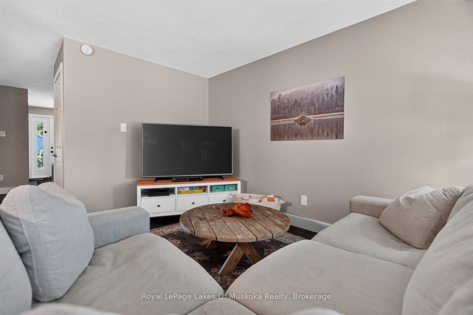 Photo 19 of 570 John Street S, Gravenhurst, Muskoka (S) — HOMEH