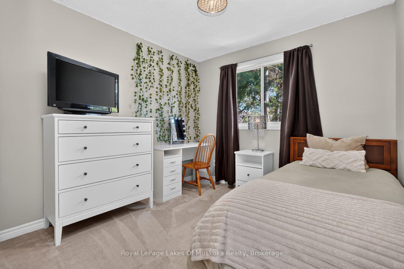 Photo 33 of 570 John Street S, Gravenhurst, Muskoka (S) — HOMEH