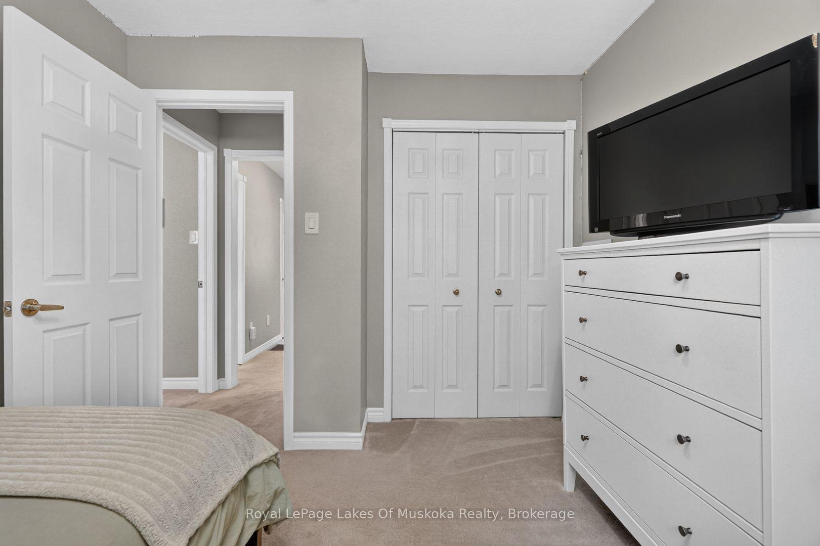 Photo 35 of 570 John Street S, Gravenhurst, Muskoka (S) — HOMEH