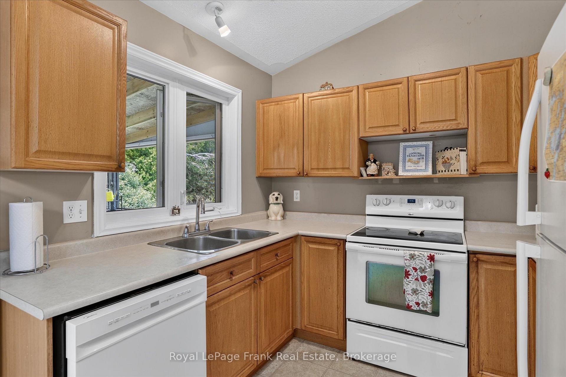 Photo 18 of 124 Sumcot Drive, Trent Lakes — HOMEH