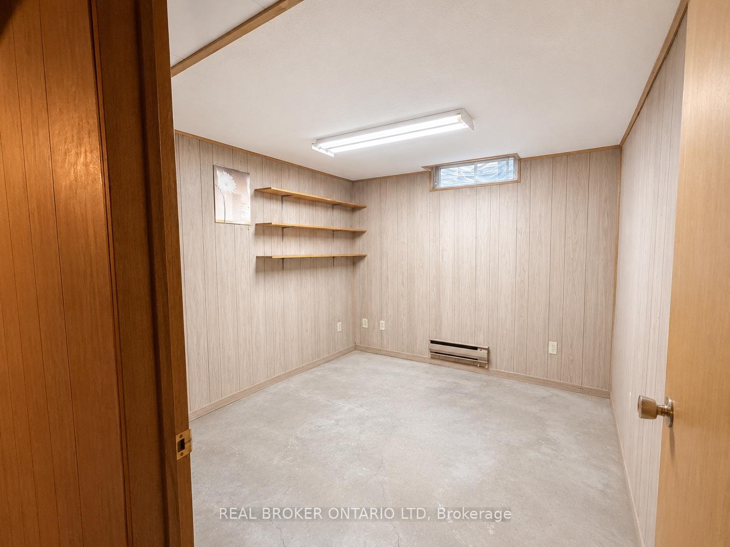 Photo 17 of 95 Clifton Crescent S, London, South Q — HOMEH