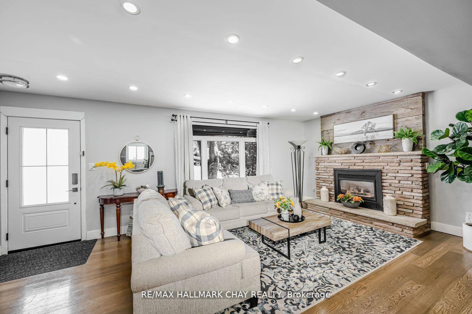 Photo 3 of 17 Walker Avenue, Orillia — HOMEH