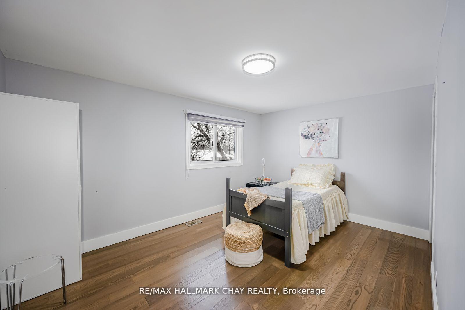 Photo 9 of 17 Walker Avenue, Orillia — HOMEH