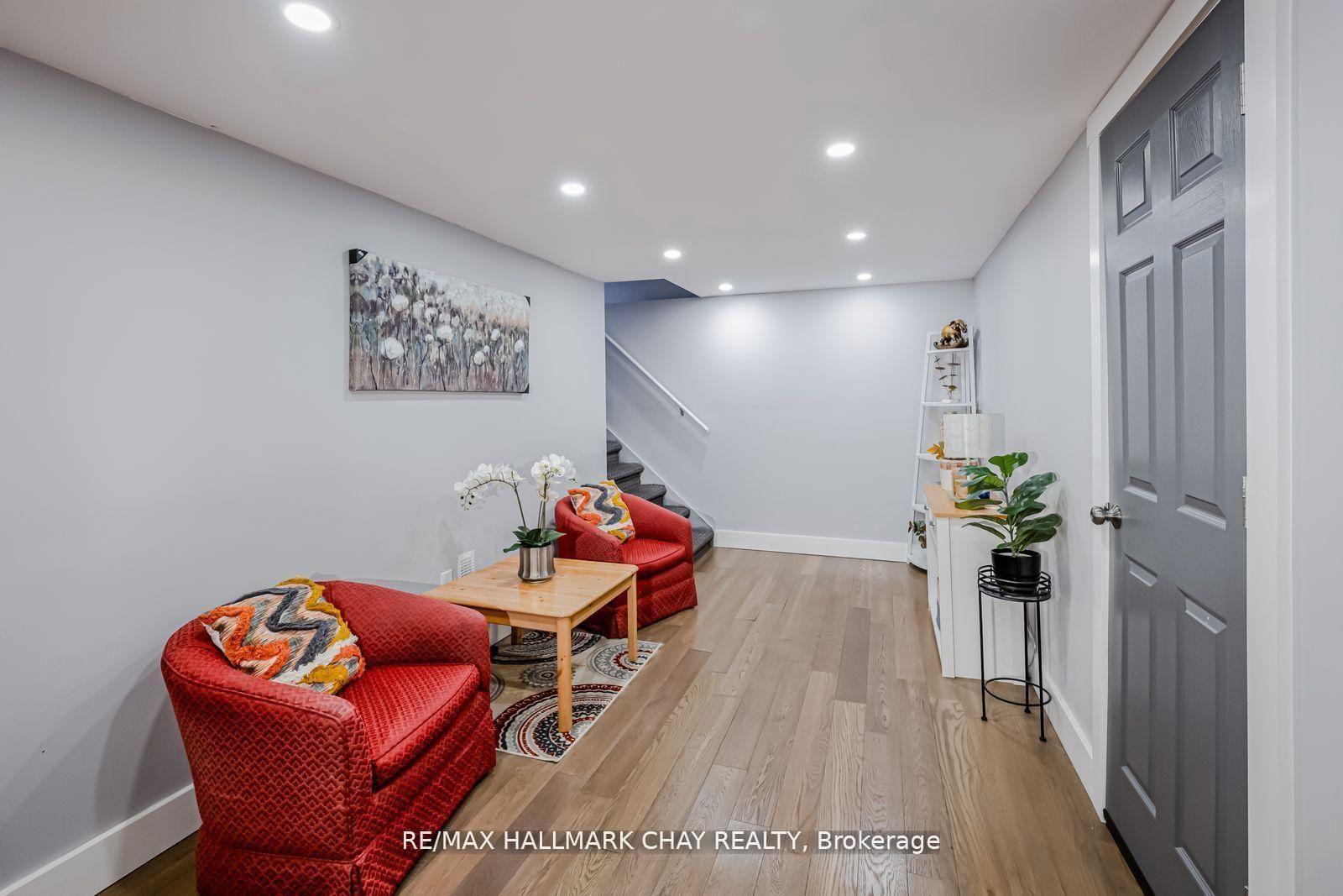 Photo 13 of 17 Walker Avenue, Orillia — HOMEH