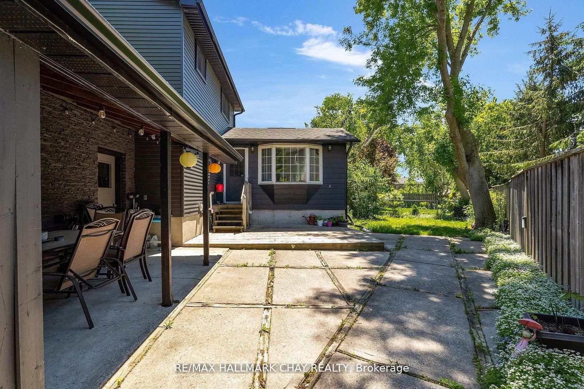 Photo 18 of 17 Walker Avenue, Orillia — HOMEH