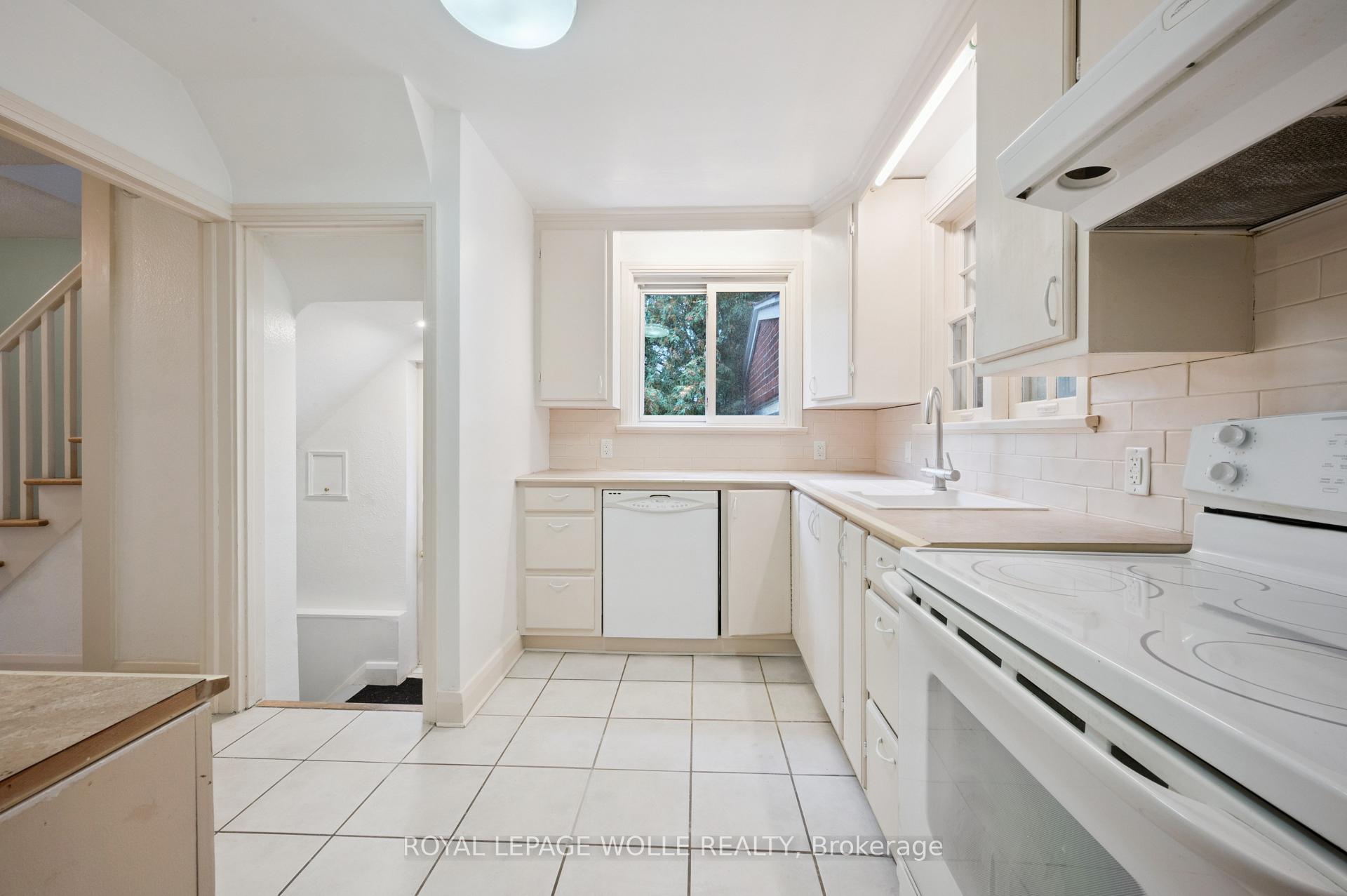 Photo 10 of 103 Dunbar Road S, Waterloo, Uptown West — HOMEH