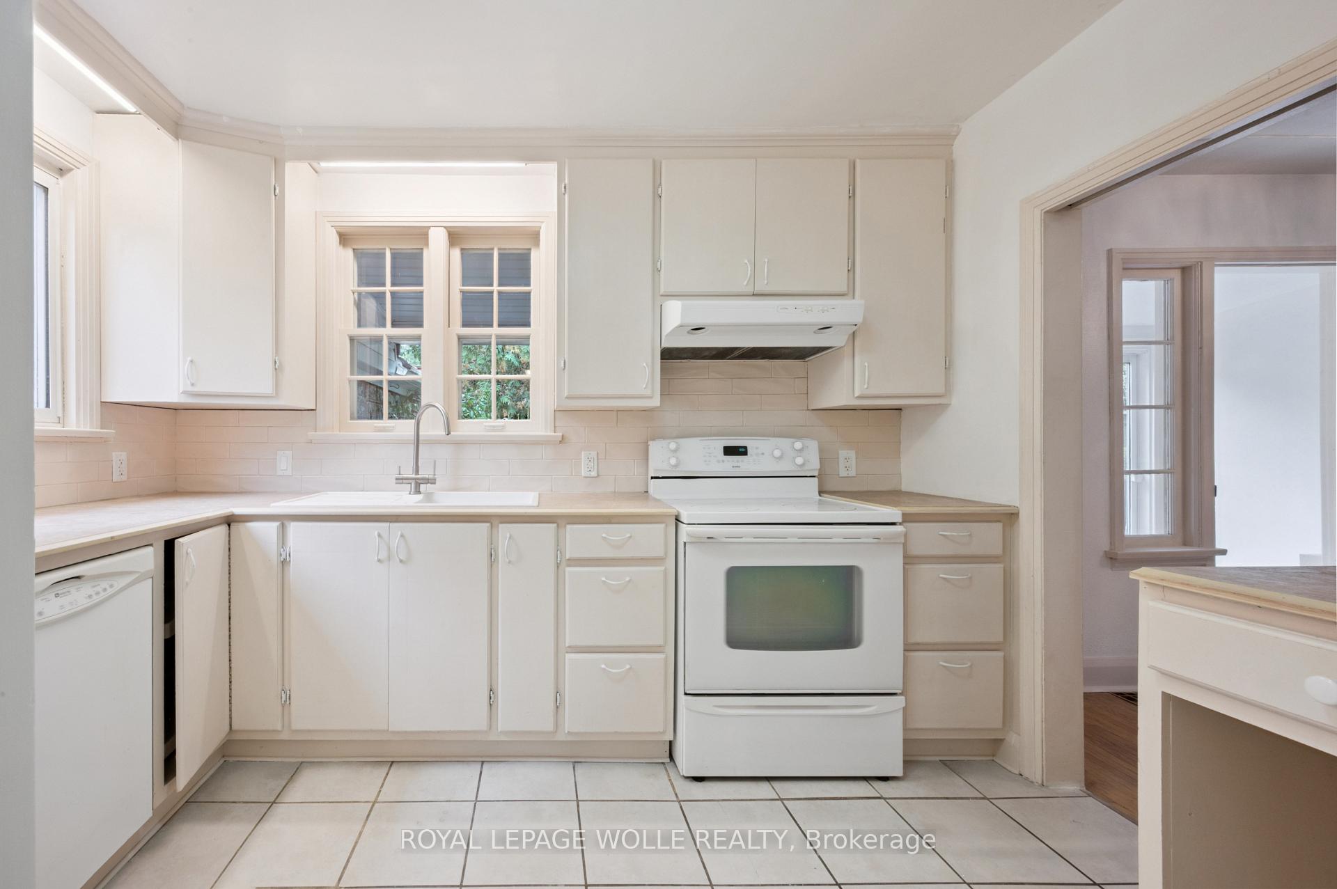 Photo 11 of 103 Dunbar Road S, Waterloo, Uptown West — HOMEH