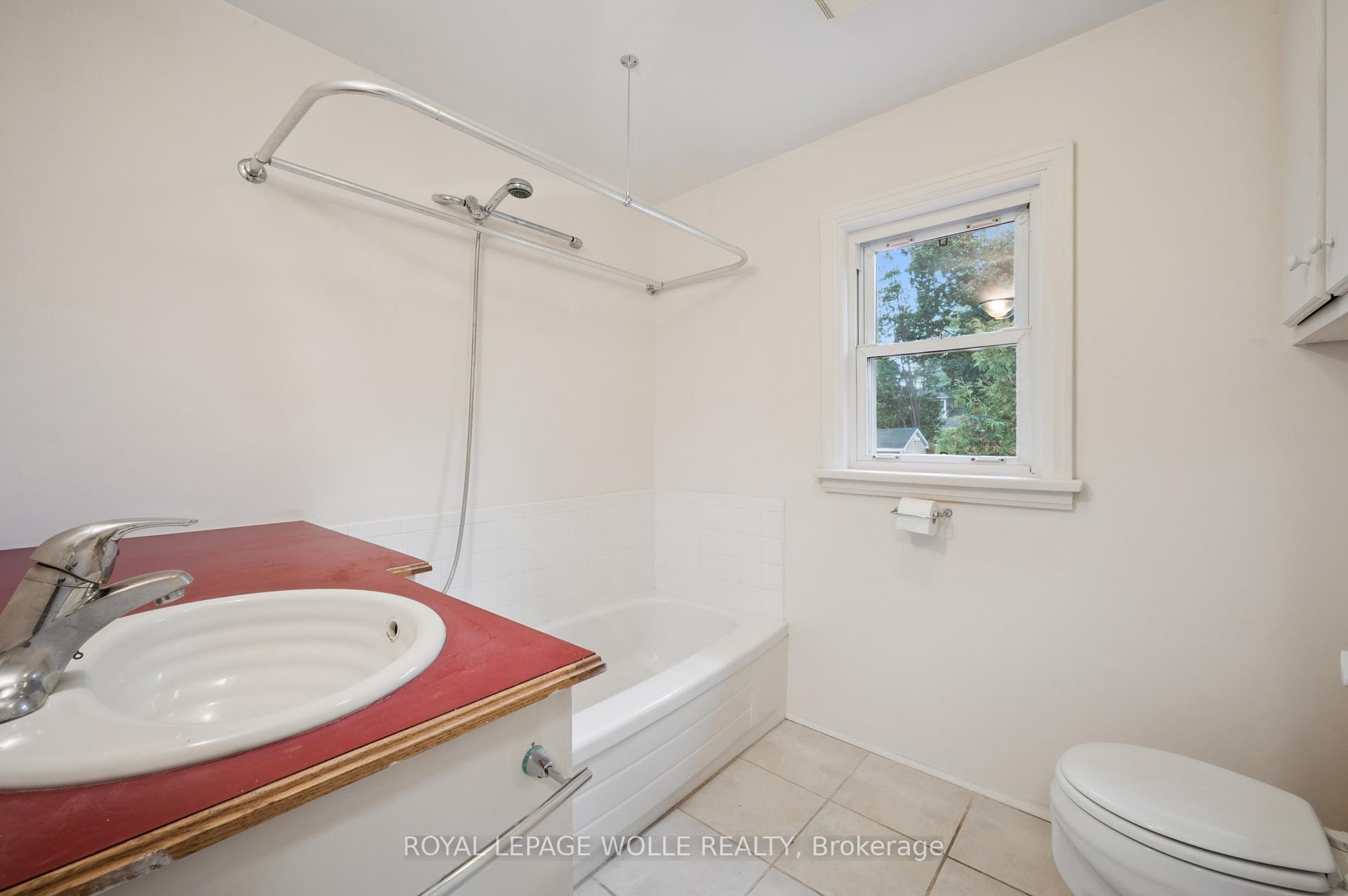 Photo 18 of 103 Dunbar Road S, Waterloo, Uptown West — HOMEH