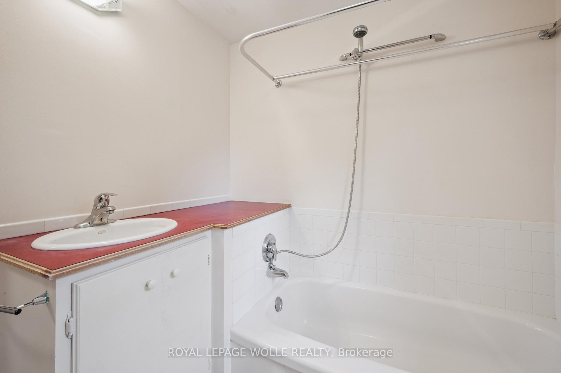 Photo 19 of 103 Dunbar Road S, Waterloo, Uptown West — HOMEH