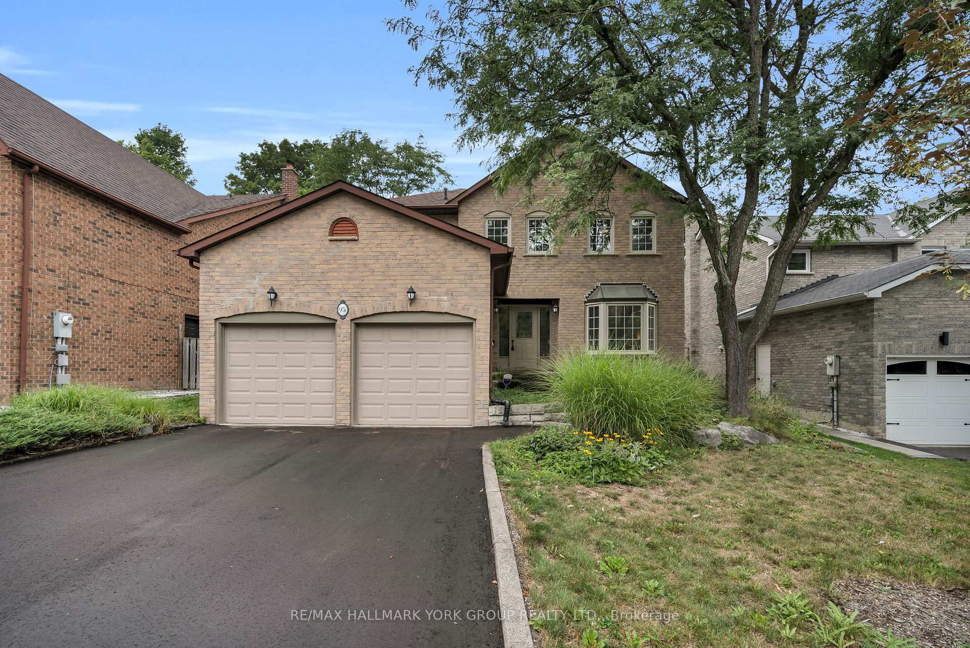 Photo 1 of 95 Gilbank Drive, Aurora, Aurora Heights — HOMEH