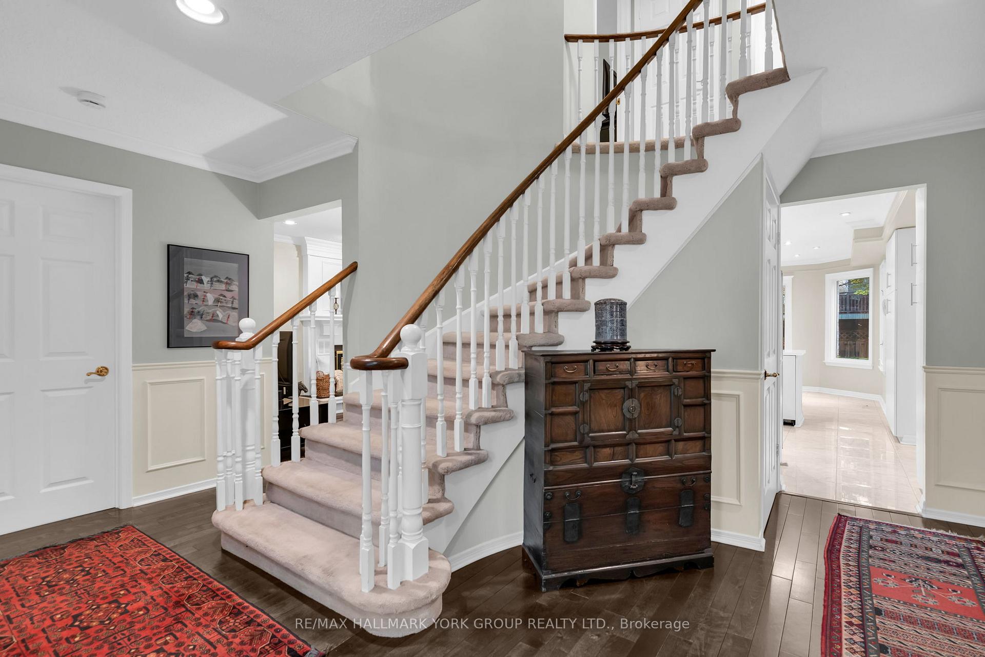 Photo 5 of 95 Gilbank Drive, Aurora, Aurora Heights — HOMEH