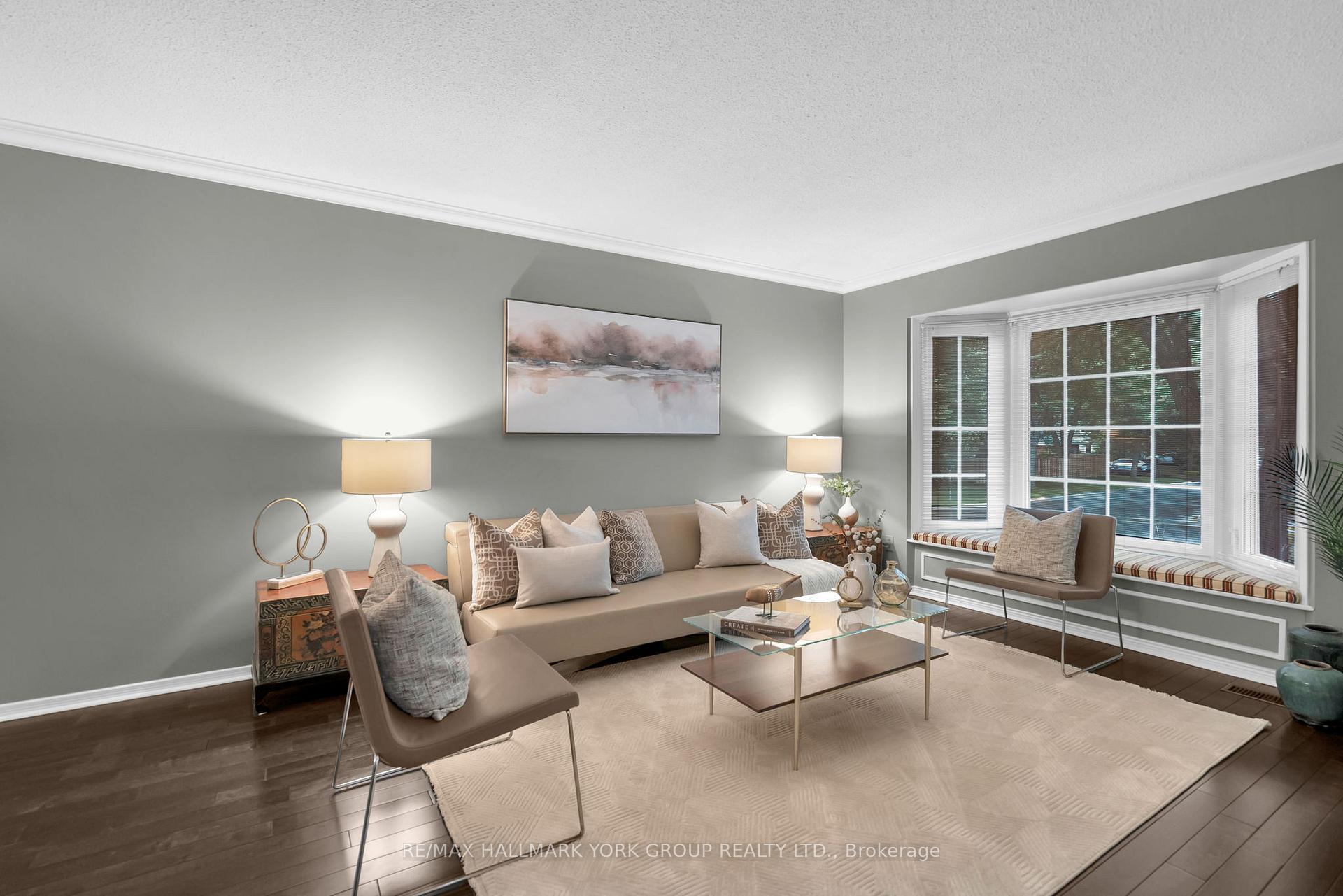 Photo 6 of 95 Gilbank Drive, Aurora, Aurora Heights — HOMEH