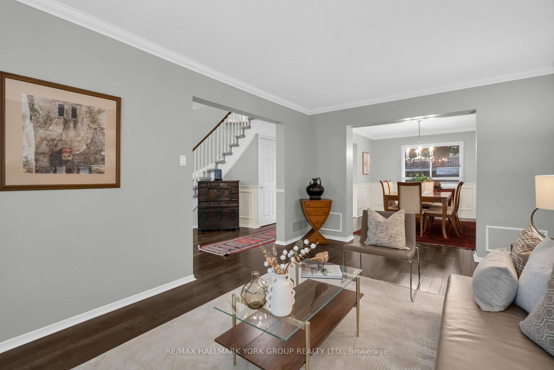 Photo 8 of 95 Gilbank Drive, Aurora, Aurora Heights — HOMEH