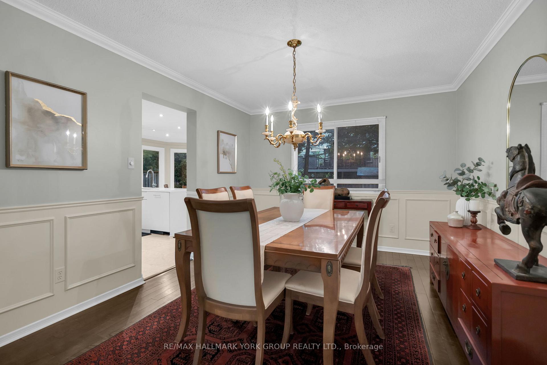 Photo 9 of 95 Gilbank Drive, Aurora, Aurora Heights — HOMEH