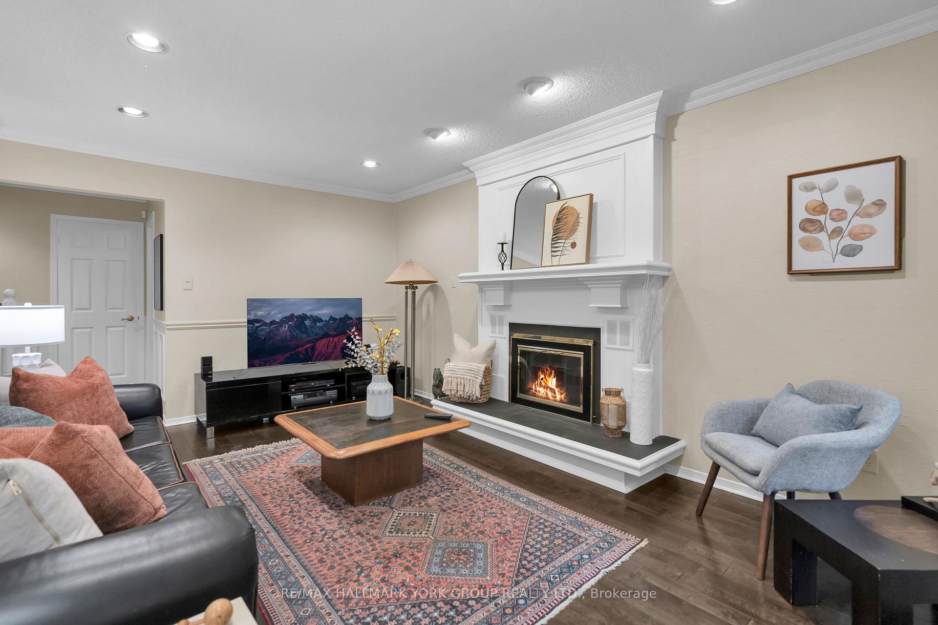 Photo 16 of 95 Gilbank Drive, Aurora, Aurora Heights — HOMEH