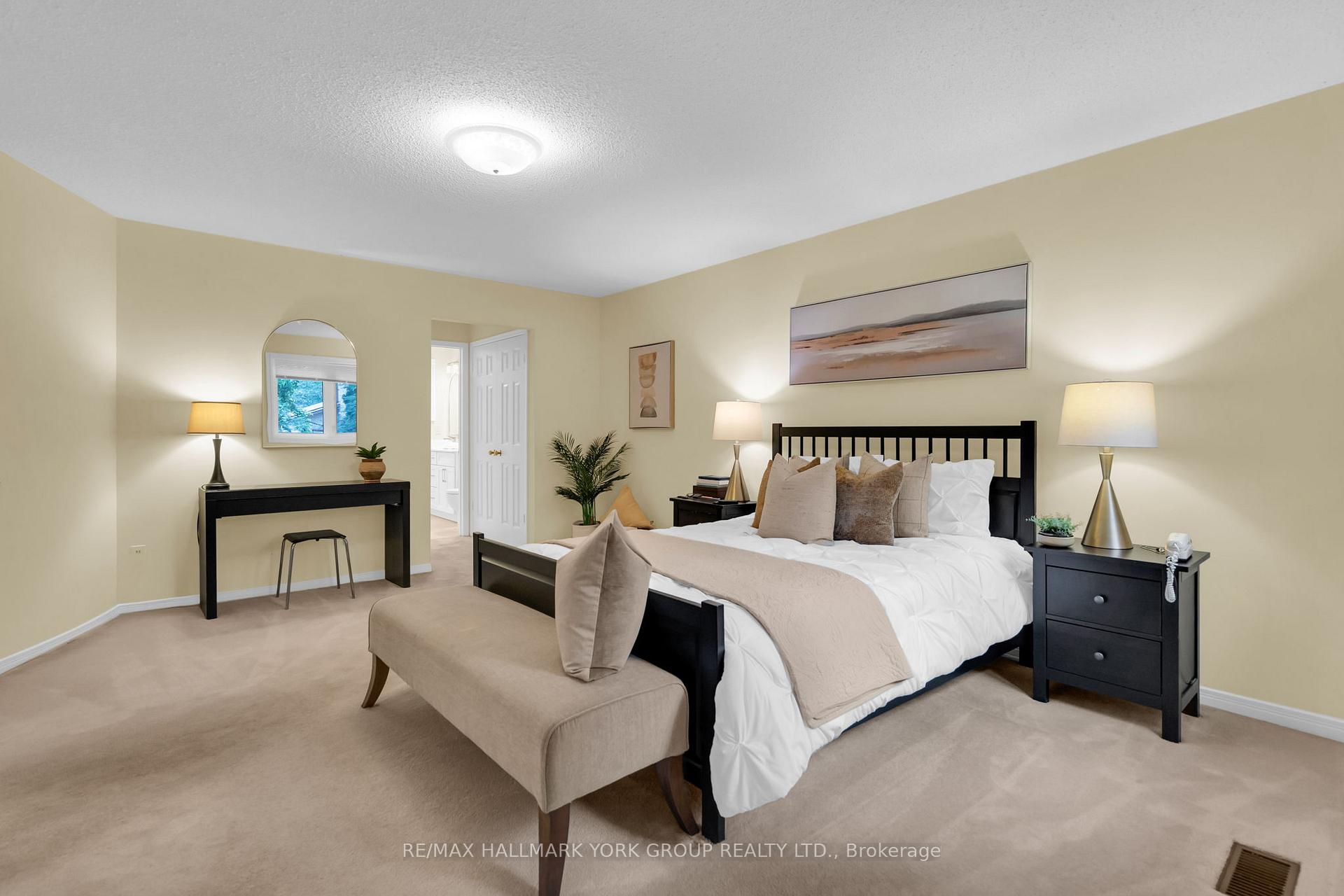 Photo 20 of 95 Gilbank Drive, Aurora, Aurora Heights — HOMEH