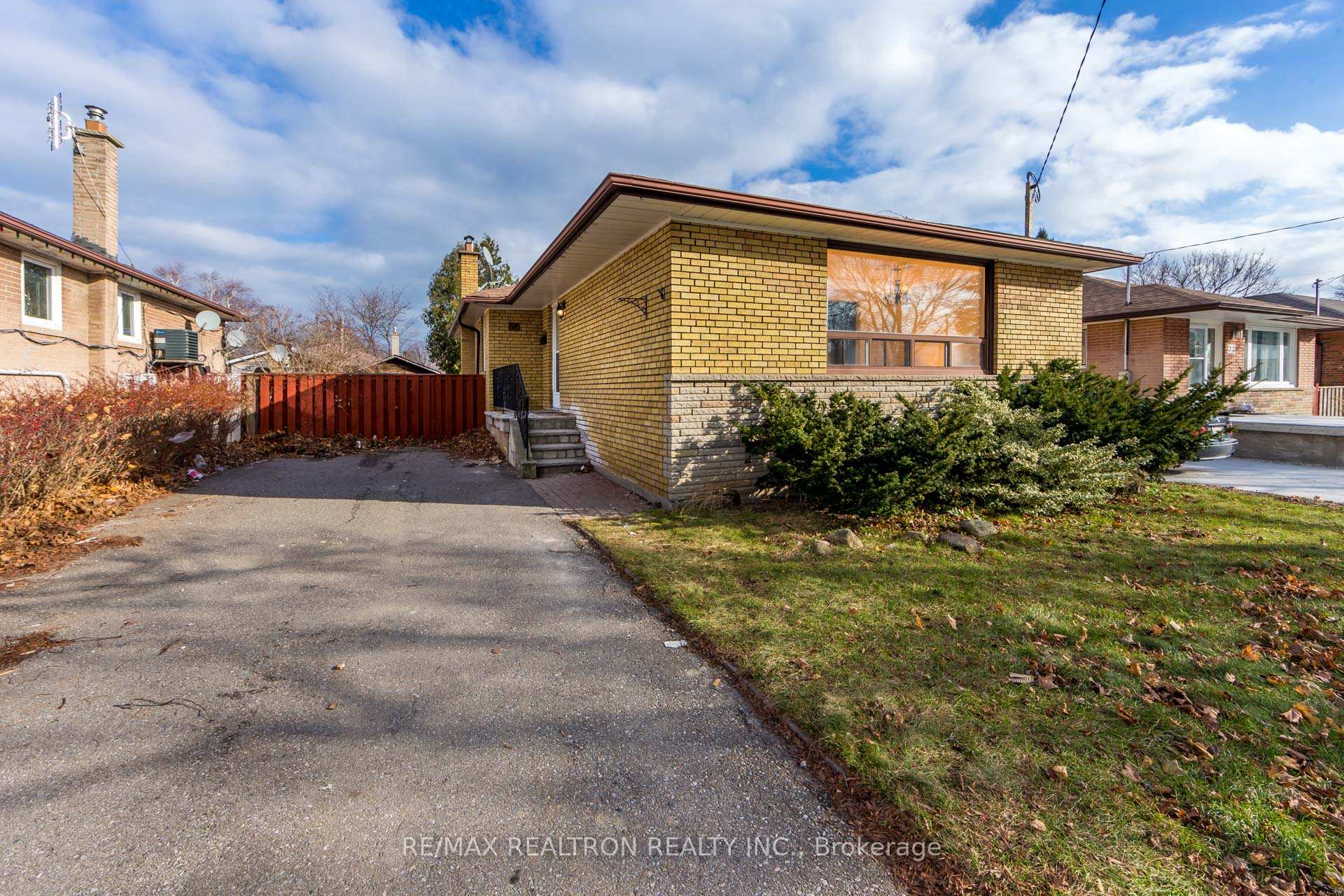 Photo 1 of Unit Bsmnt, 70 Clementine Square, Scarborough, Woburn — HOMEH