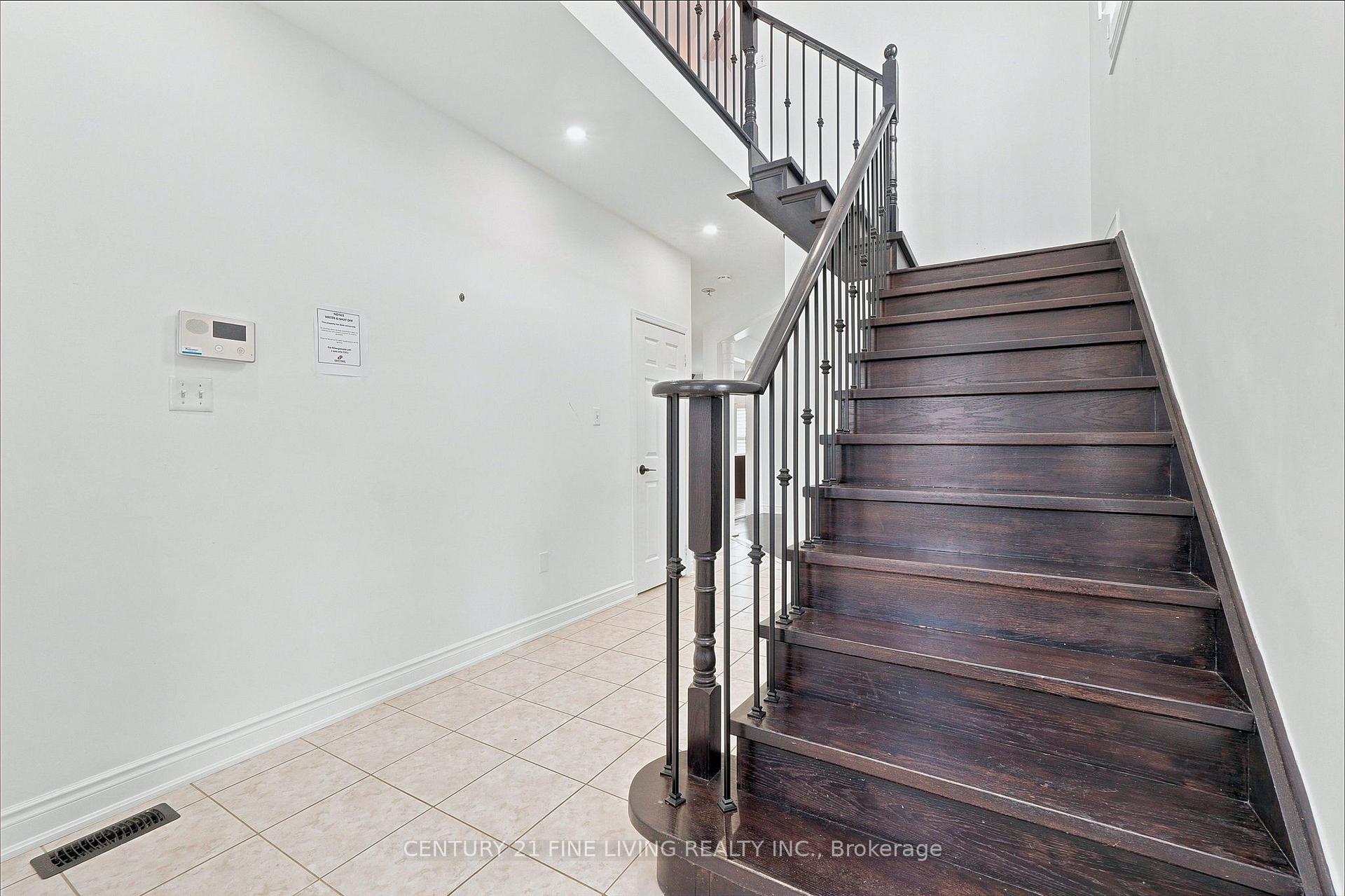 Photo 4 of 92 Kettlewell Crescent, Brampton, Sandringham-Wellington — HOMEH