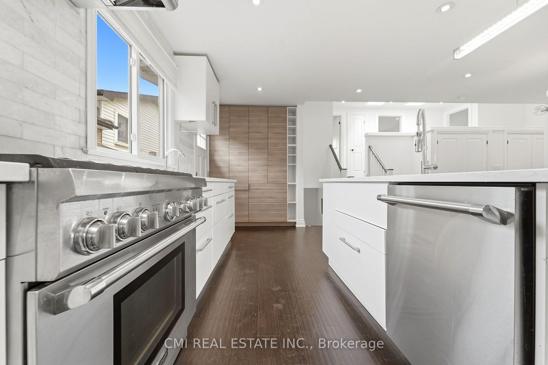 Photo 6 of 677 Lomond Crescent, Burlington, Shoreacres — HOMEH