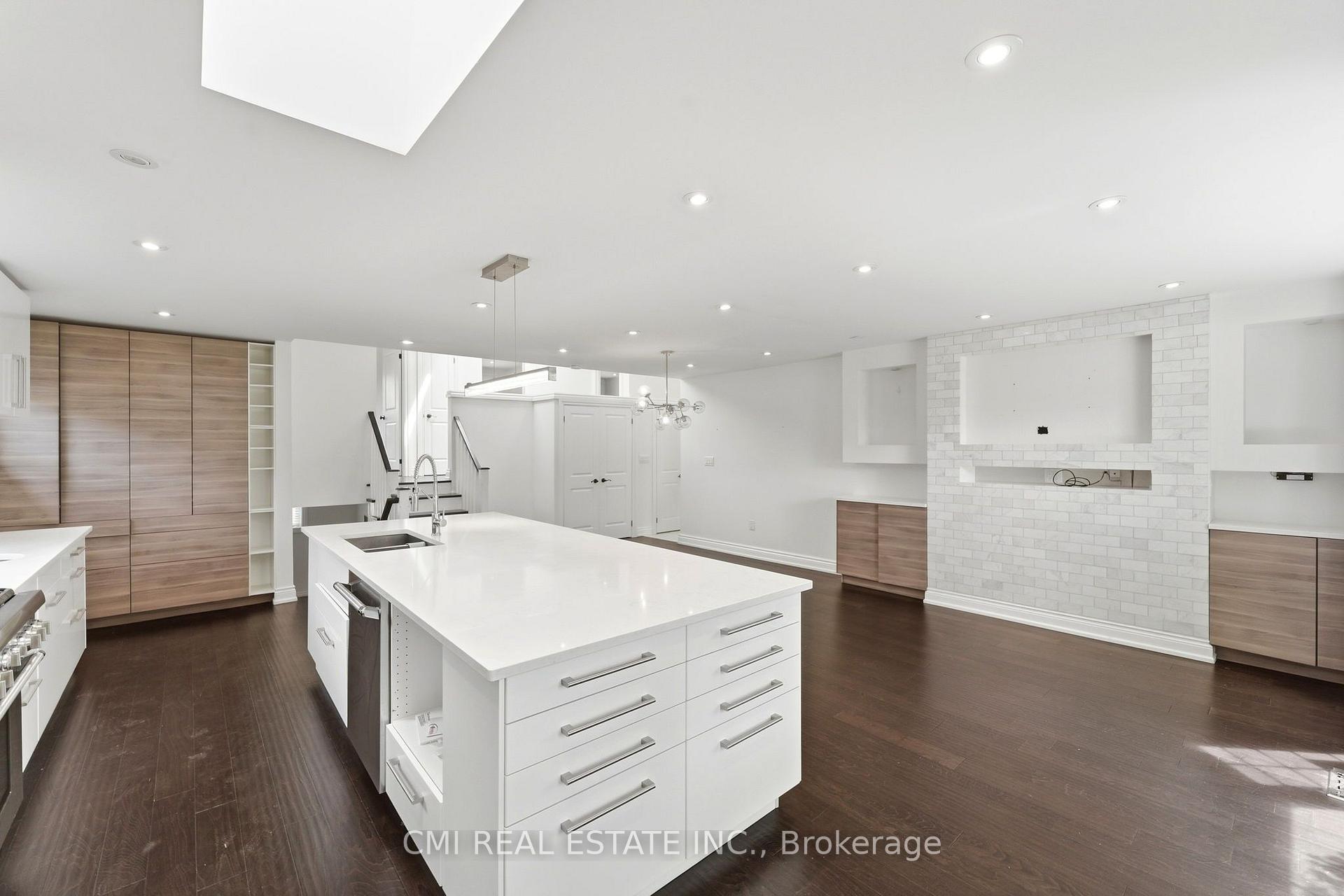 Photo 9 of 677 Lomond Crescent, Burlington, Shoreacres — HOMEH
