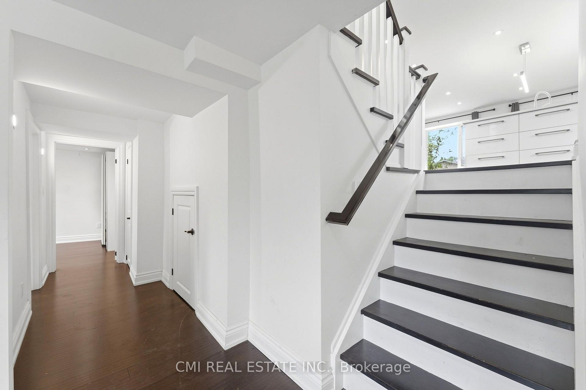 Photo 12 of 677 Lomond Crescent, Burlington, Shoreacres — HOMEH