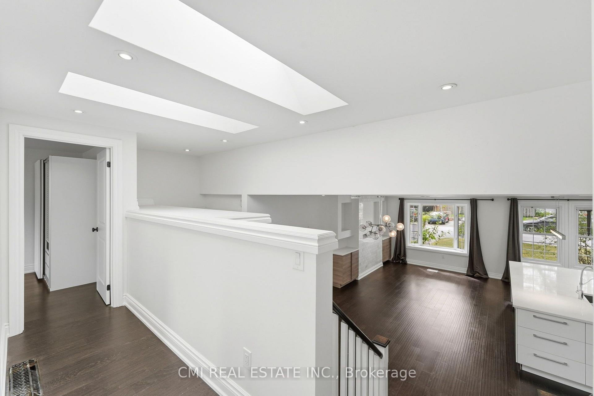 Photo 13 of 677 Lomond Crescent, Burlington, Shoreacres — HOMEH