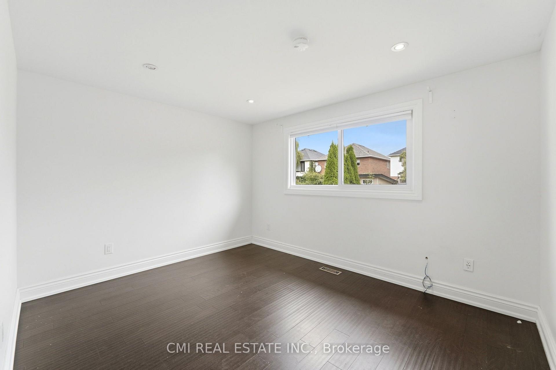 Photo 14 of 677 Lomond Crescent, Burlington, Shoreacres — HOMEH
