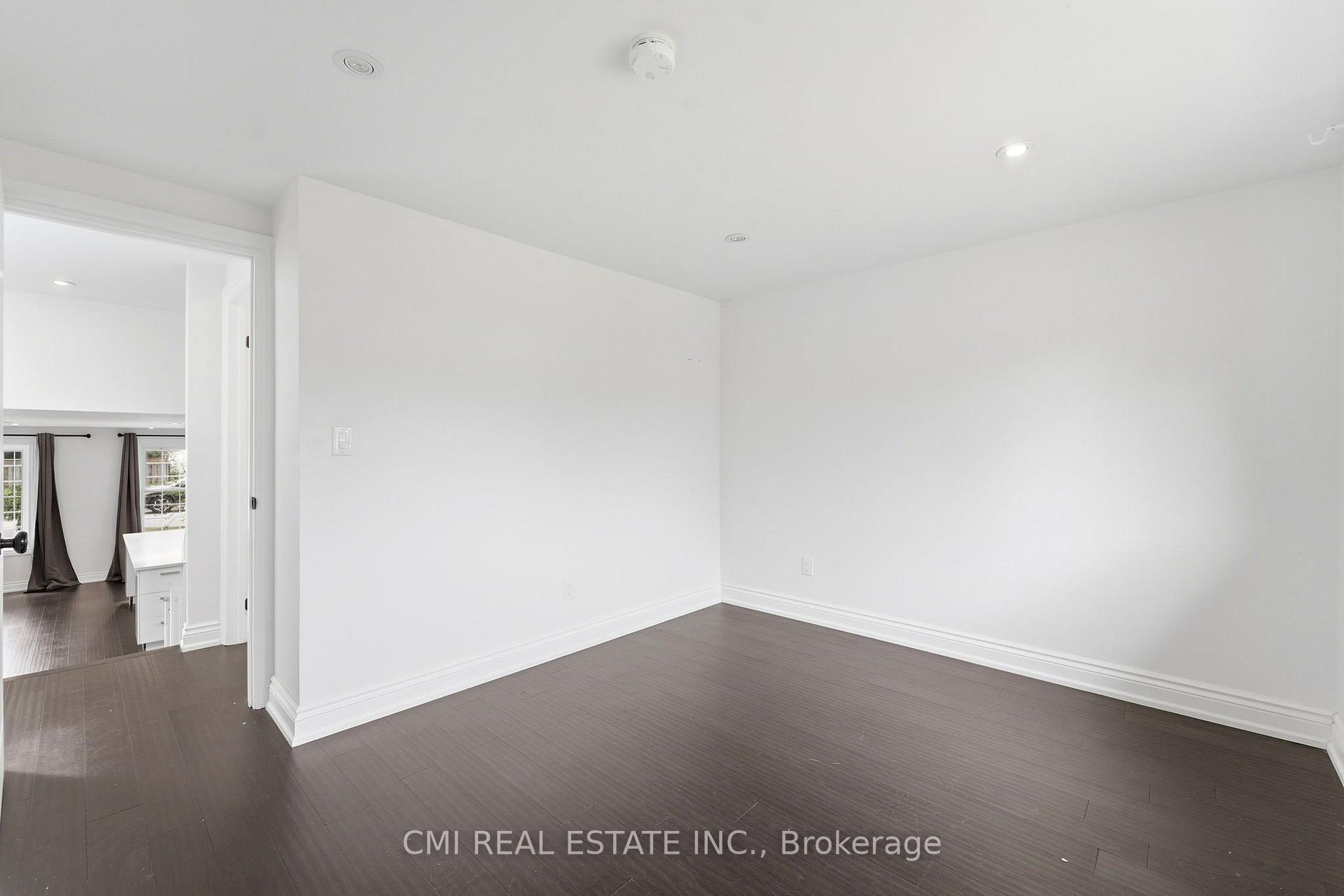 Photo 16 of 677 Lomond Crescent, Burlington, Shoreacres — HOMEH