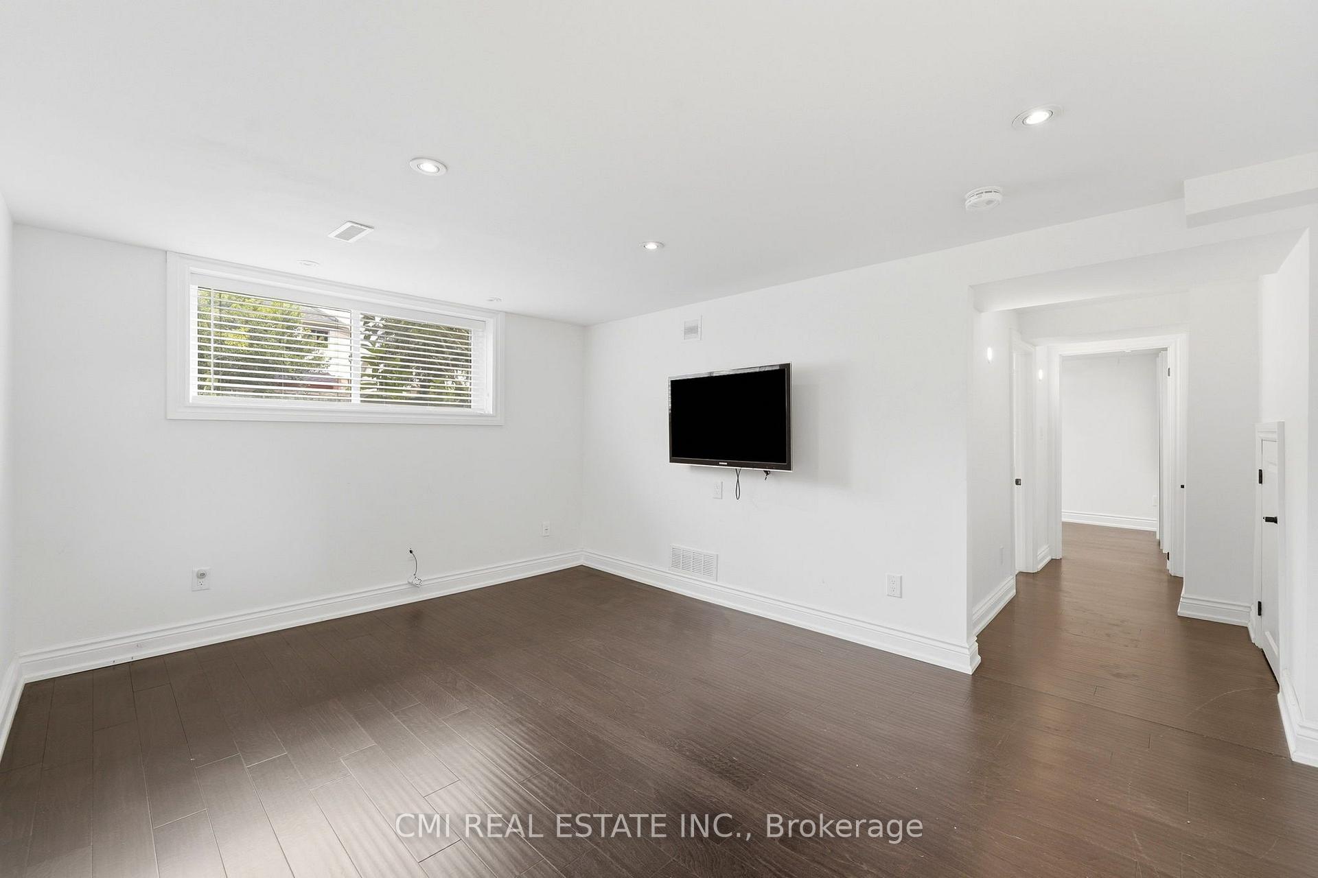Photo 32 of 677 Lomond Crescent, Burlington, Shoreacres — HOMEH