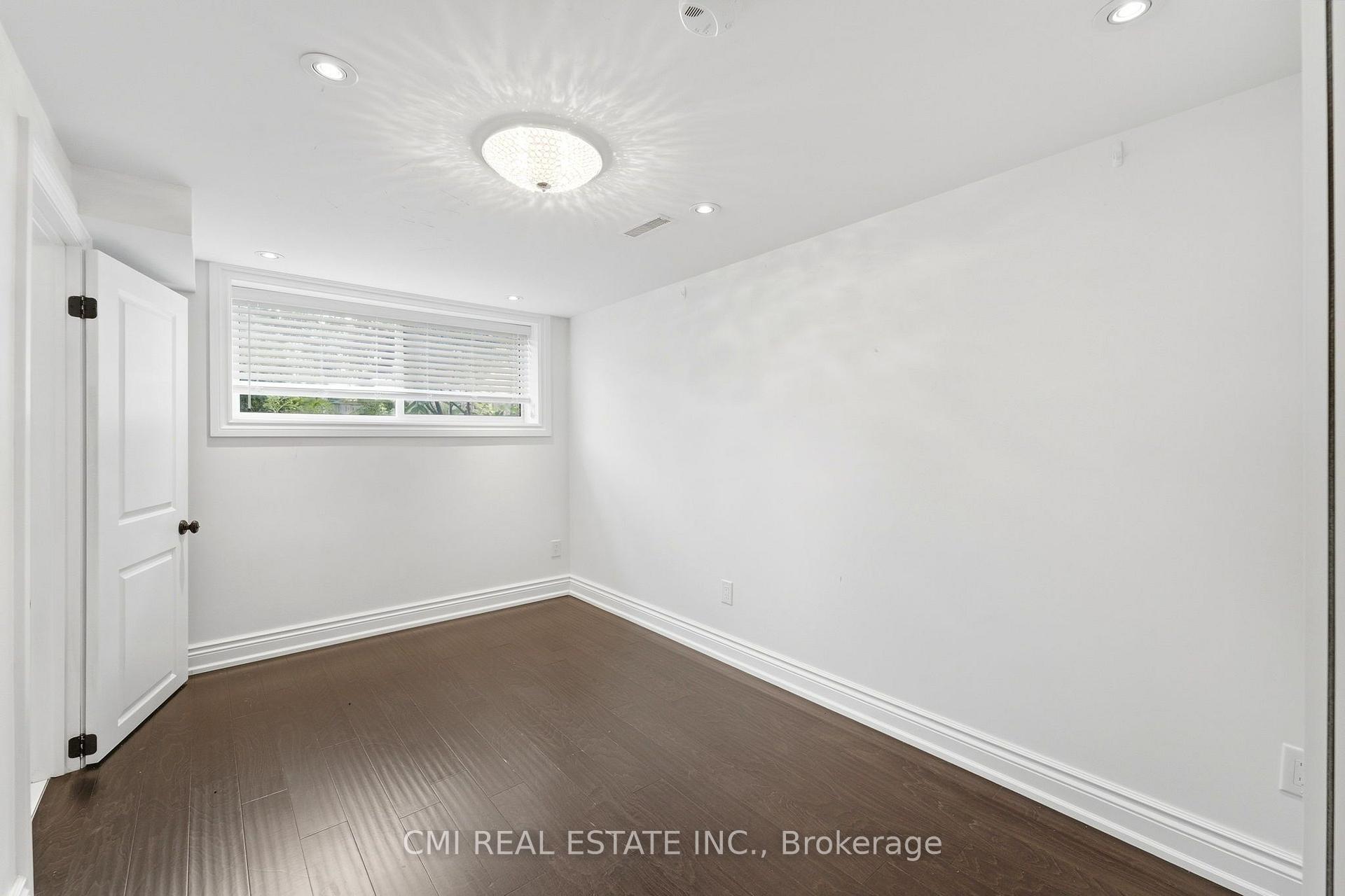 Photo 35 of 677 Lomond Crescent, Burlington, Shoreacres — HOMEH