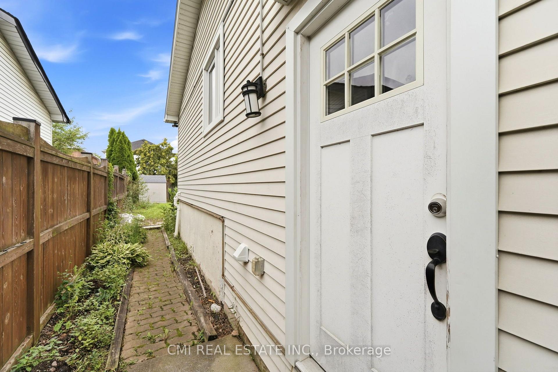 Photo 38 of 677 Lomond Crescent, Burlington, Shoreacres — HOMEH