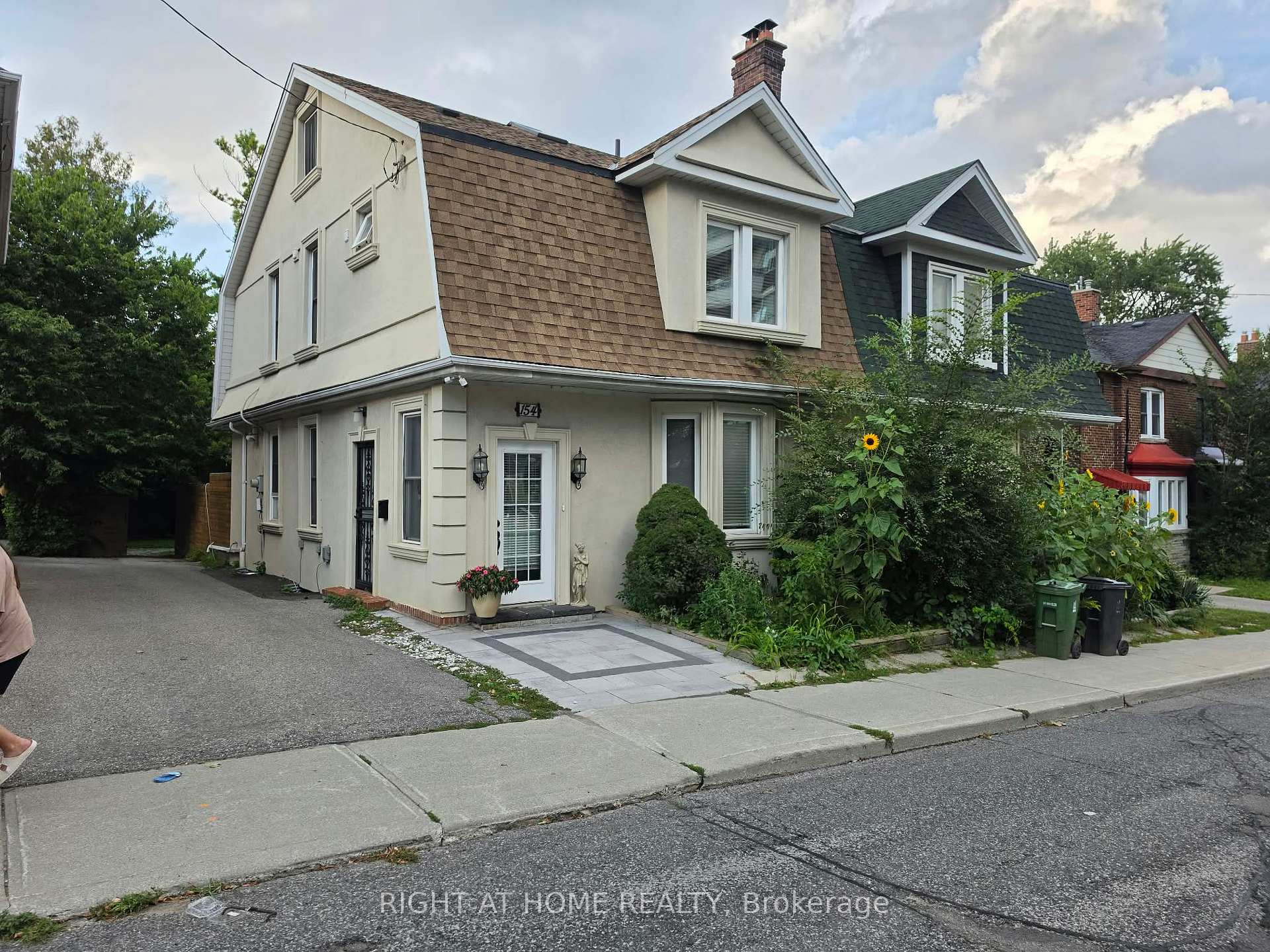 Photo 1 of Unit Main, 154 Davisville Avenue, Toronto, Mount Pleasant West — HOMEH