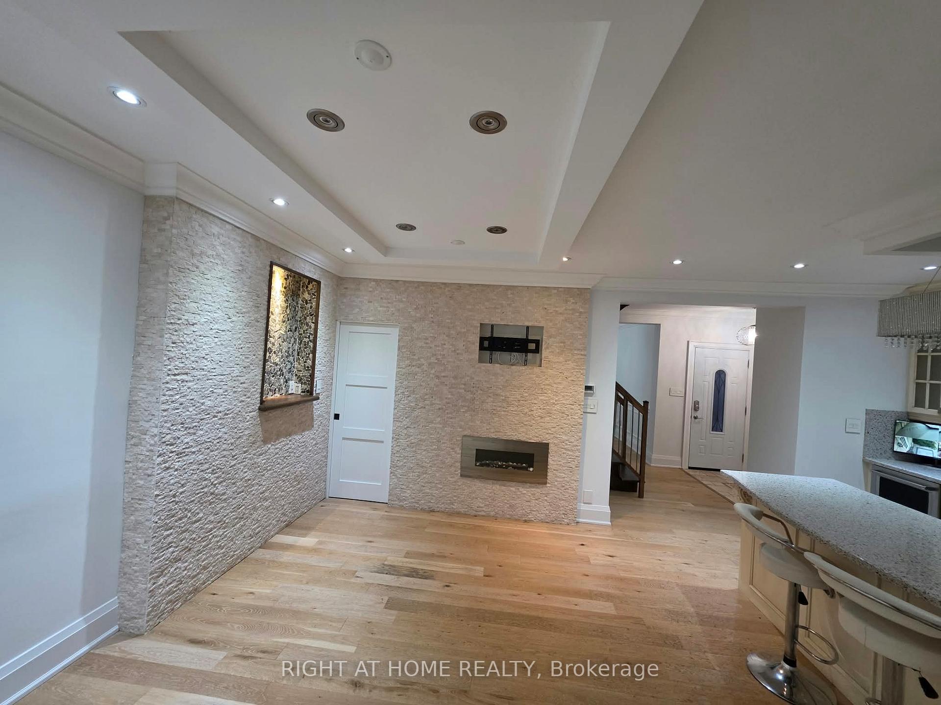 Photo 11 of Unit Main, 154 Davisville Avenue, Toronto, Mount Pleasant West — HOMEH