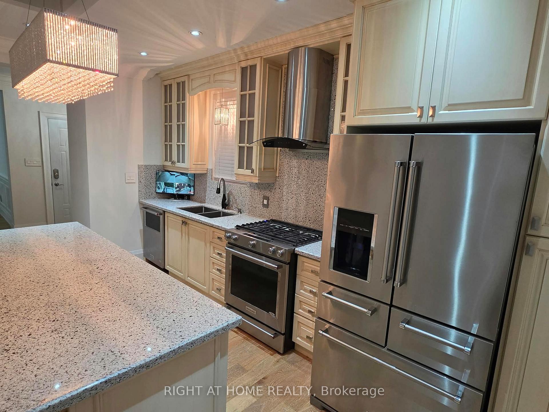 Photo 14 of Unit Main, 154 Davisville Avenue, Toronto, Mount Pleasant West — HOMEH