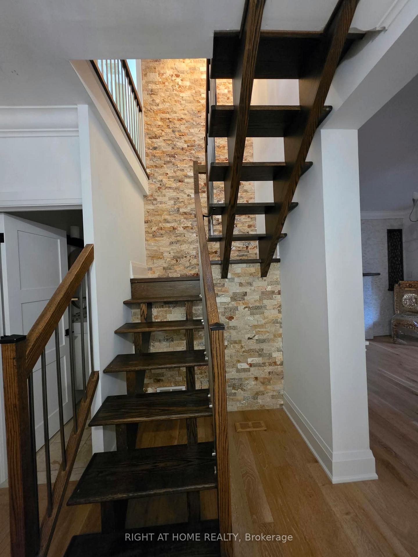 Photo 19 of Unit Main, 154 Davisville Avenue, Toronto, Mount Pleasant West — HOMEH