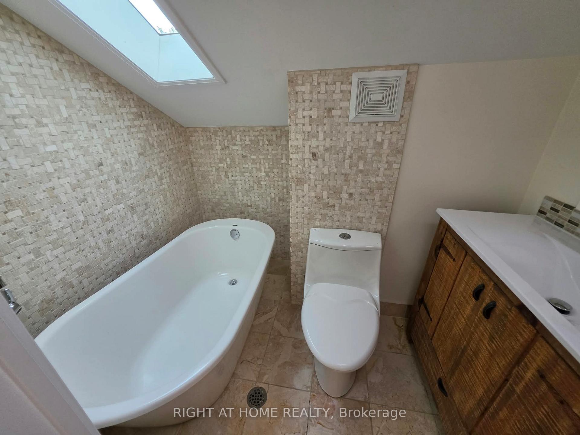 Photo 33 of Unit Main, 154 Davisville Avenue, Toronto, Mount Pleasant West — HOMEH