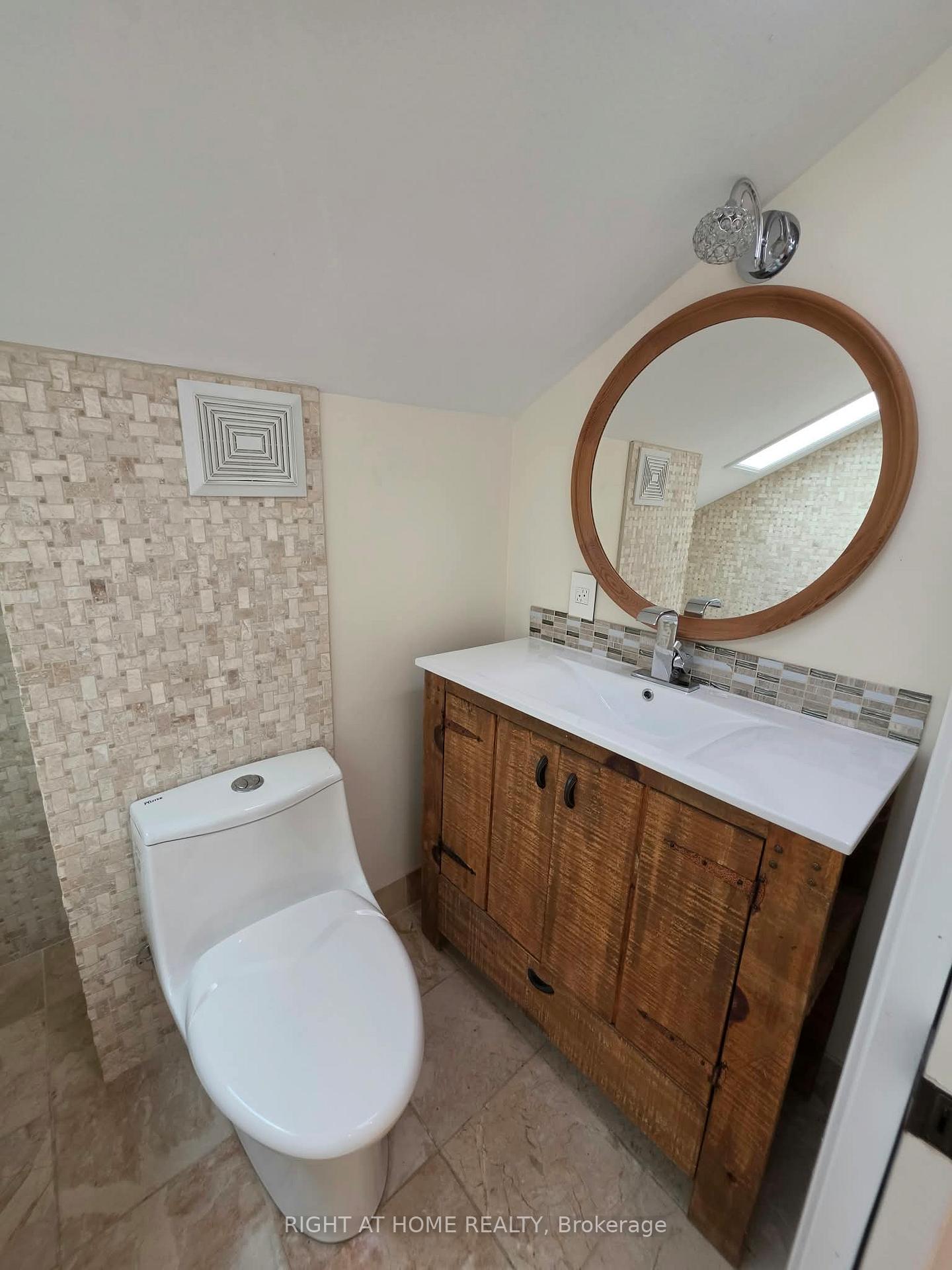 Photo 34 of Unit Main, 154 Davisville Avenue, Toronto, Mount Pleasant West — HOMEH